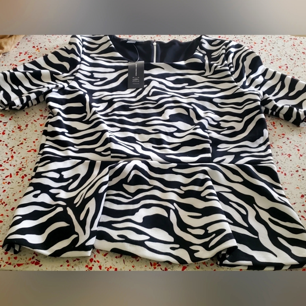 Nwt INC Short sleeve print top, L